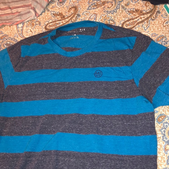 Large shirts - Picture 5 of 8